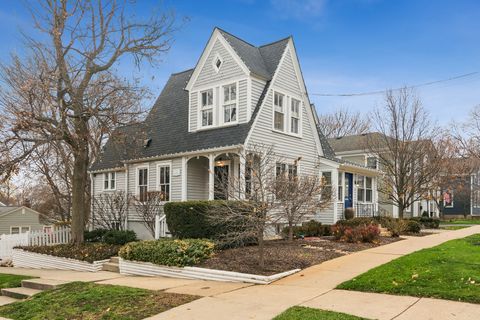 Tiny photo for 202 E Hillside Avenue, Barrington, IL 60010 (MLS # 12526594)