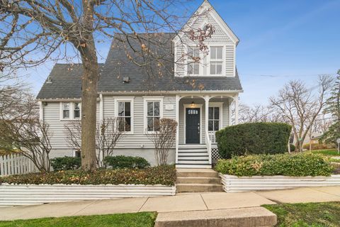 Tiny photo for 202 E Hillside Avenue, Barrington, IL 60010 (MLS # 12526594)