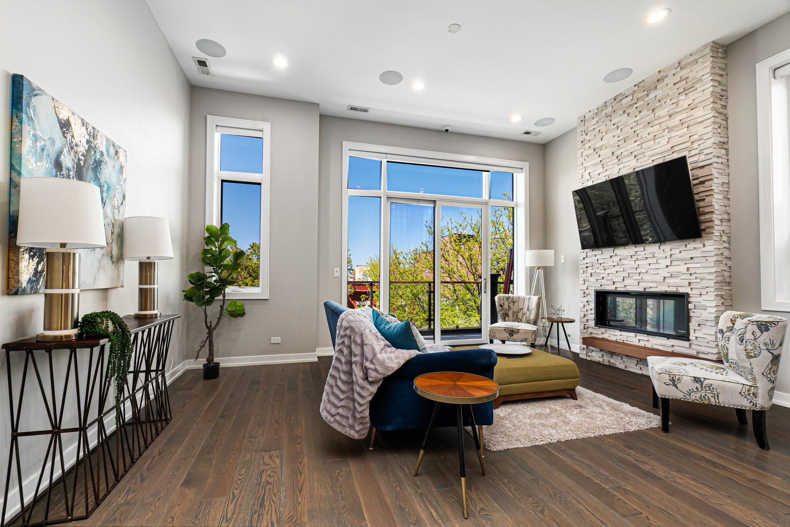 1513 W Walton Street 3