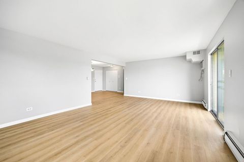 Tiny photo for 535 S CLEVELAND Avenue #406, Arlington Heights, IL 60005 (MLS # 12621790)