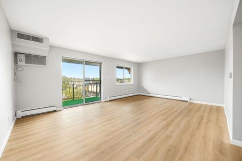 Tiny photo for 535 S CLEVELAND Avenue #406, Arlington Heights, IL 60005 (MLS # 12621790)