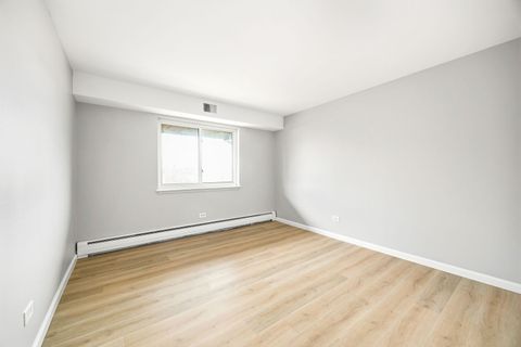 Tiny photo for 535 S CLEVELAND Avenue #406, Arlington Heights, IL 60005 (MLS # 12621790)