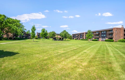 Tiny photo for 1504 Woodbridge Road #1F, Joliet, IL 60436 (MLS # 12752041)