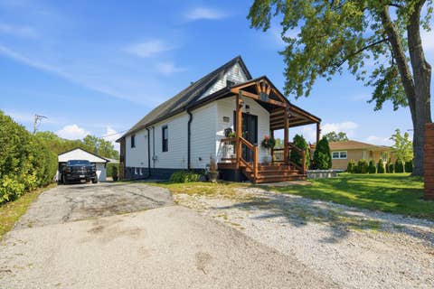 Tiny photo for 10801 Menard Avenue, Chicago Ridge, IL 60415 (MLS # 12724362)