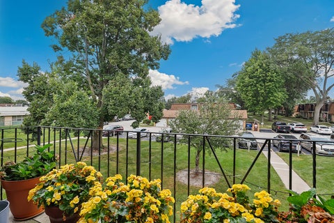 Tiny photo for 5709 Park Place #F2, Crestwood, IL 60418 (MLS # 12747489)