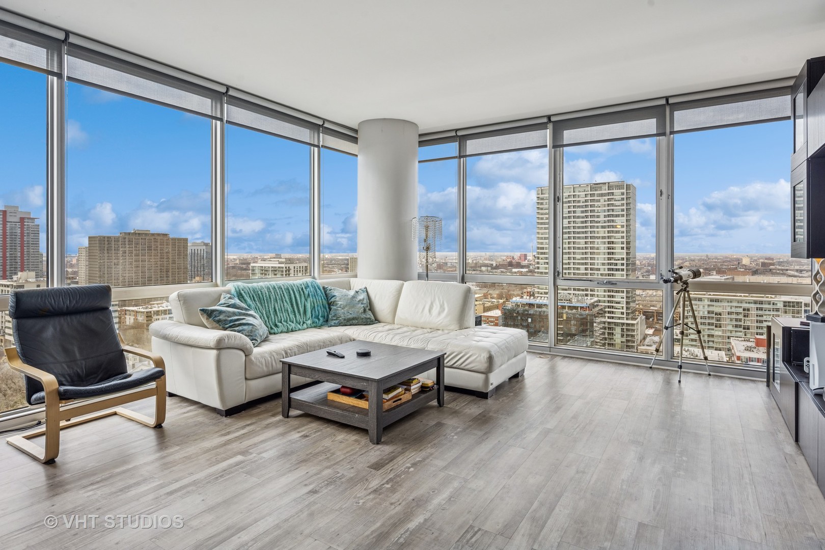 1629 S Prairie Avenue 2206