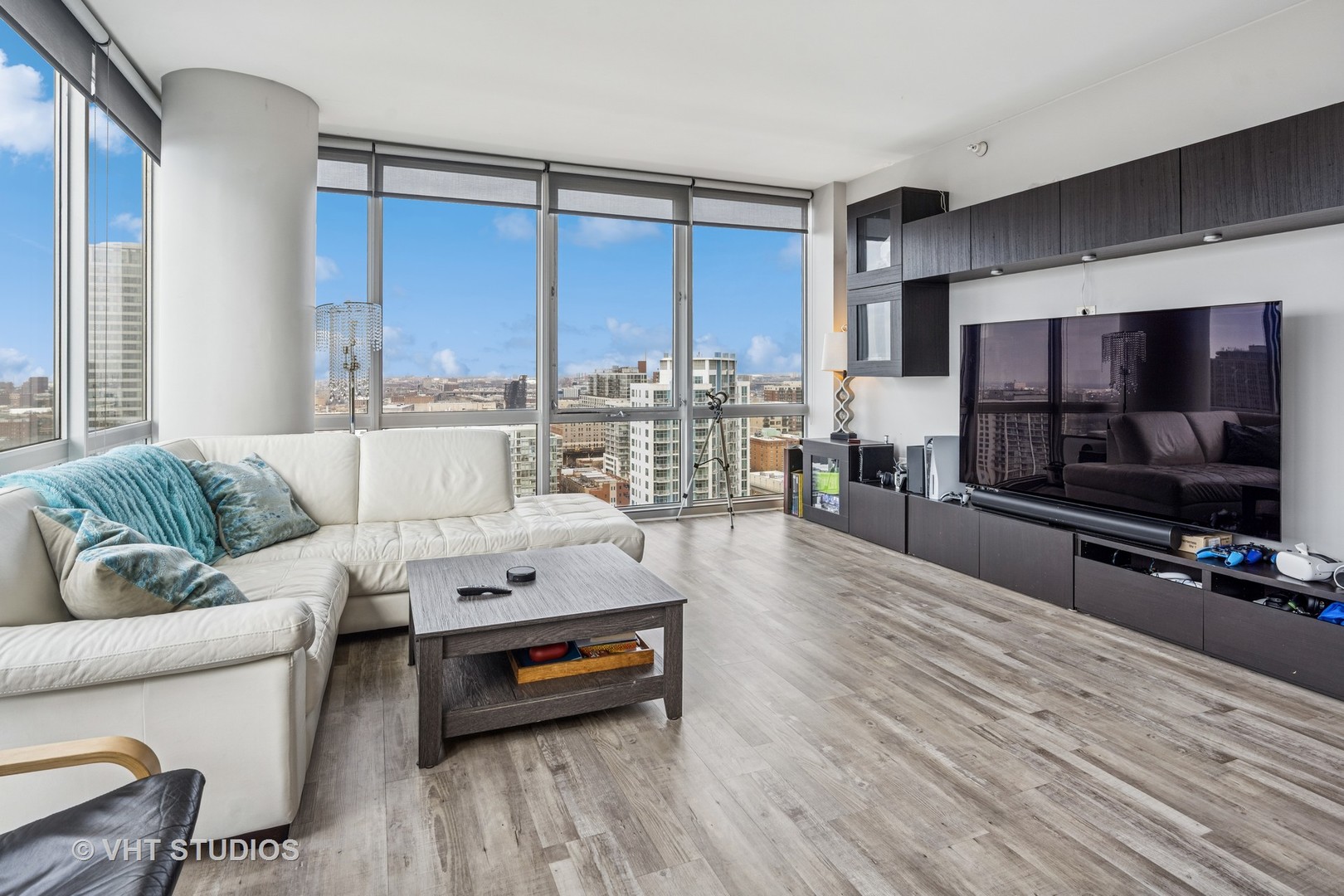 1629 S Prairie Avenue 2206