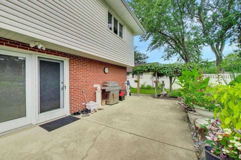 Tiny photo for 911 S Elmhurst Road, Mount Prospect, IL 60056 (MLS # 12765396)