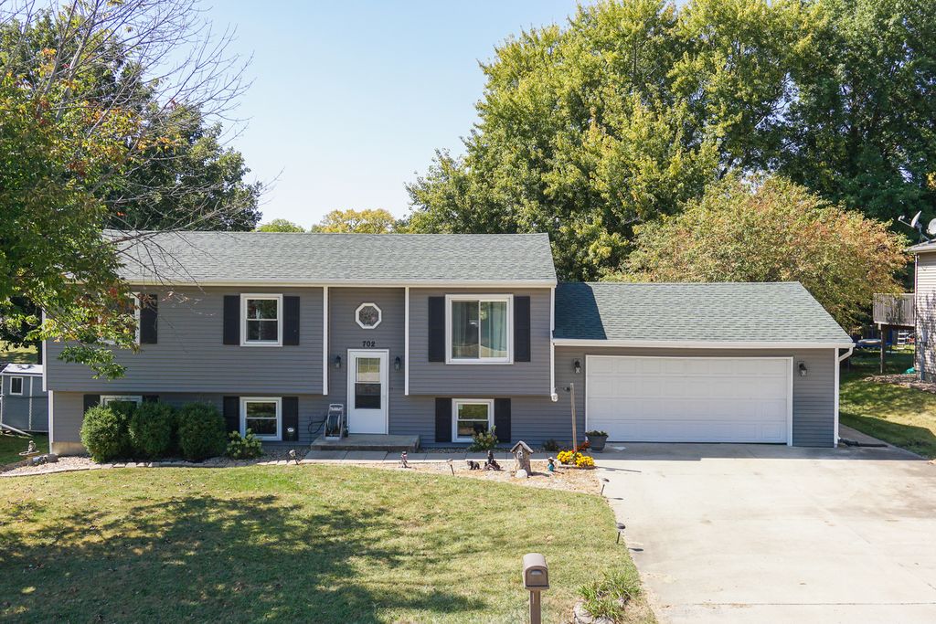 Photo for 702 Arrowhead Lane, Heyworth, IL 61745 (MLS # 12475838)