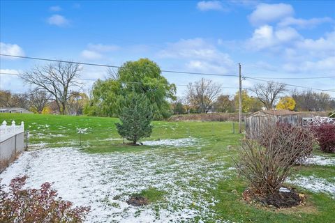 Tiny photo for 612 White Pine Road, Buffalo Grove, IL 60089 (MLS # 12510165)
