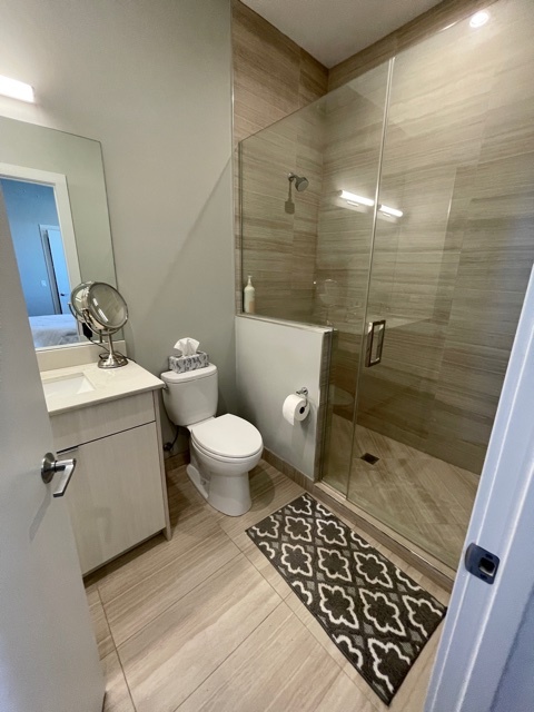 4555 N Ravenswood Avenue 403