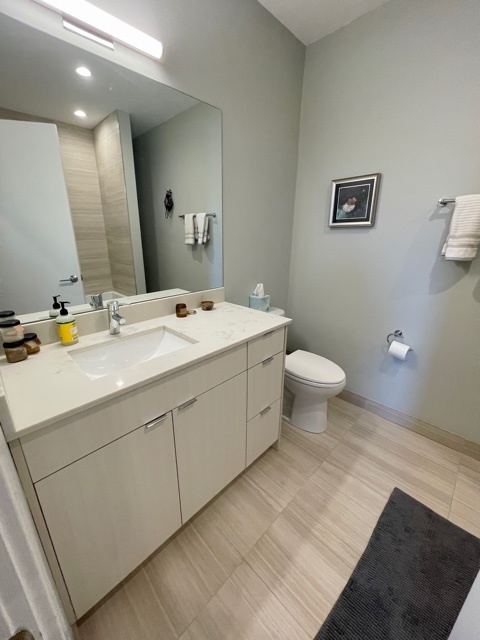 4555 N Ravenswood Avenue 403