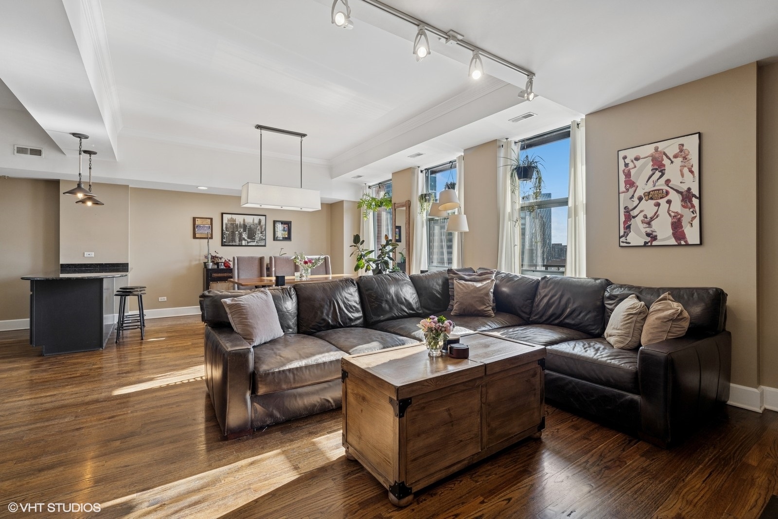 165 N Canal Street 1231