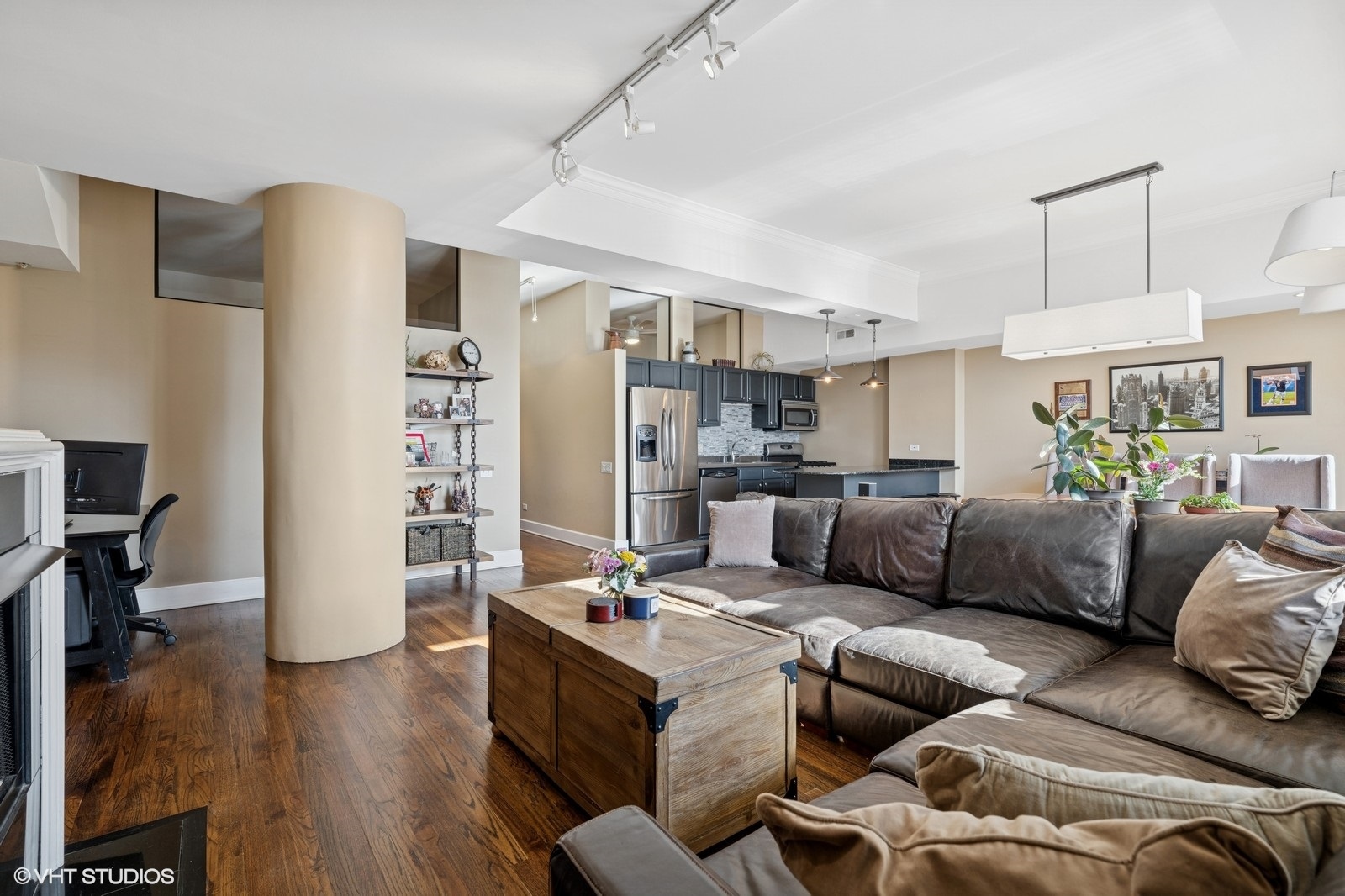 165 N Canal Street 1231