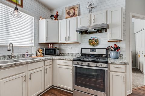 Tiny photo for 2525 Park Ridge Court #2525, Crest Hill, IL 60403 (MLS # 12516822)