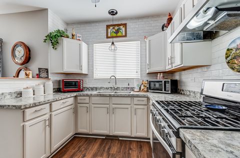 Tiny photo for 2525 Park Ridge Court #2525, Crest Hill, IL 60403 (MLS # 12516822)