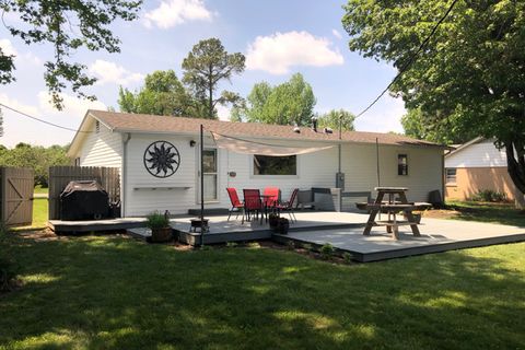 Tiny photo for 1430 E Grand Avenue, Carbondale, IL 62902 (MLS # 12579926)