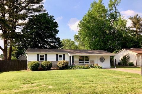 Photo of 1430 E Grand Avenue, Carbondale, IL 62902 (MLS # 12579926)