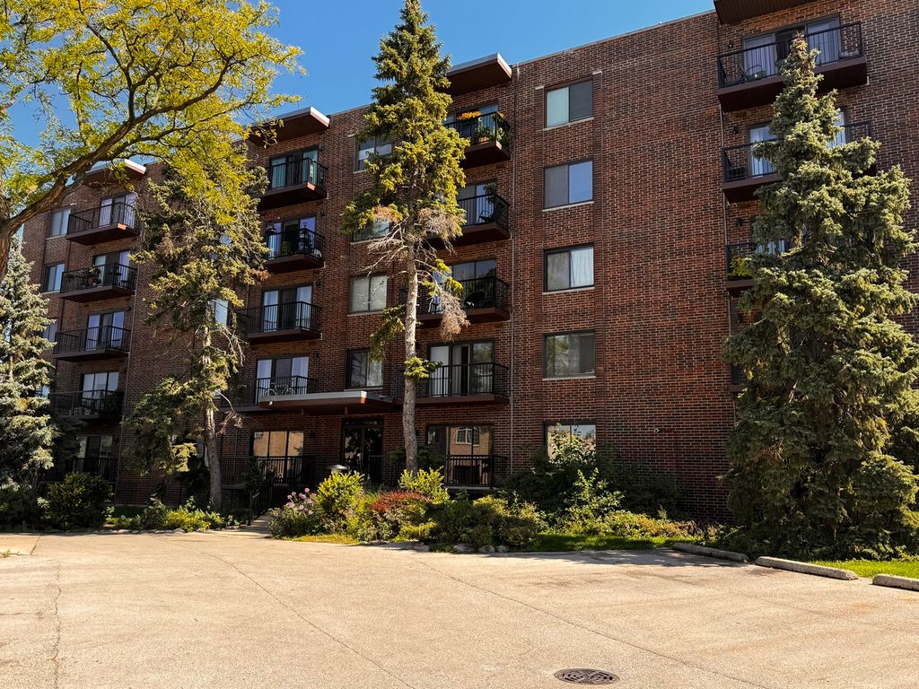 Photo for 6525 N Nashville Avenue #407D, Chicago, IL 60631 (MLS # 12474523)