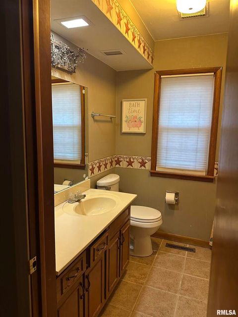 Tiny photo for 728 E 4TH Street, Flora, IL 62839 (MLS # EB458911)