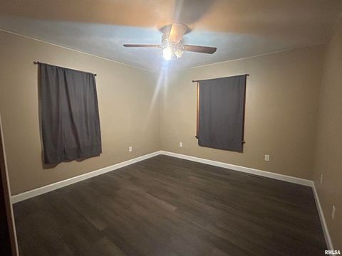 Tiny photo for 728 E 4TH Street, Flora, IL 62839 (MLS # EB458911)