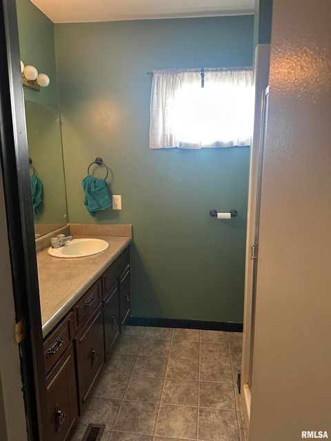 Tiny photo for 728 E 4TH Street, Flora, IL 62839 (MLS # EB458911)