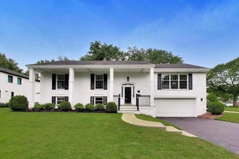 Photo of 955 W Gilbert Road, Palatine, IL 60067 (MLS # 12732176)