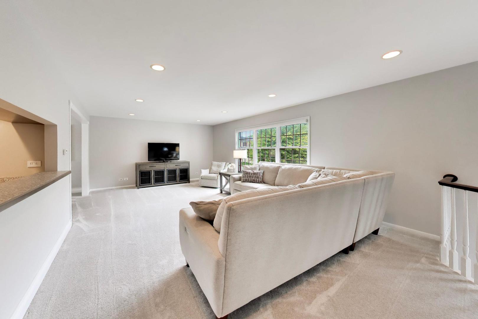 955 W Gilbert Road