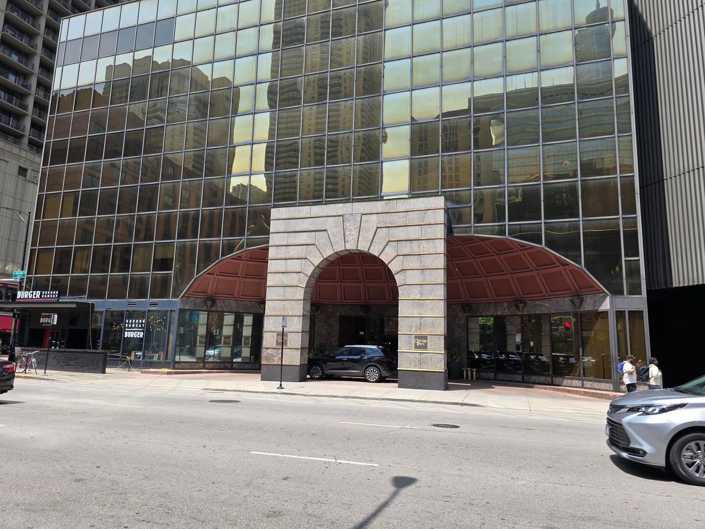 10 E ONTARIO Street 4601