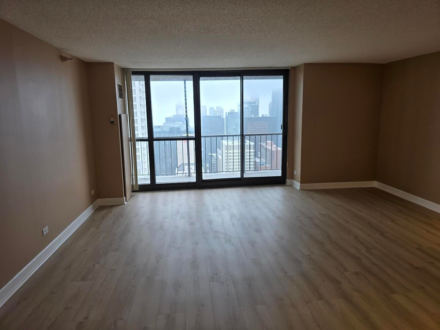 10 E ONTARIO Street 4601