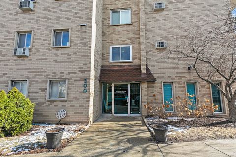 Tiny photo for 300 Circle Avenue #5G, Forest Park, IL 60130 (MLS # 12548853)