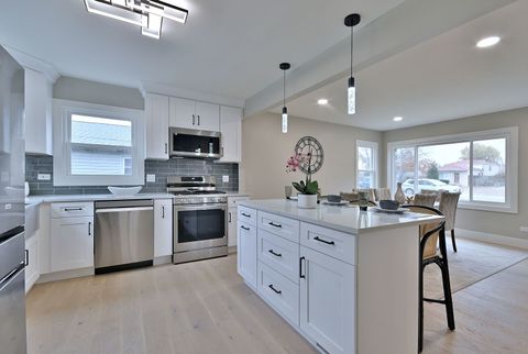 Tiny photo for 656 W Comstock Avenue, Elmhurst, IL 60126 (MLS # 12544051)