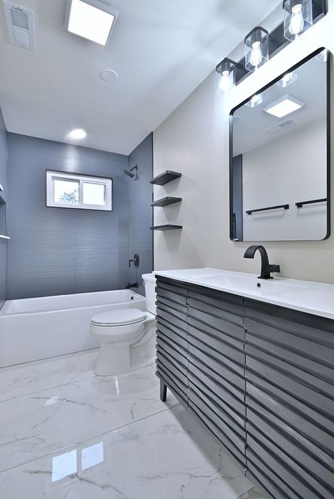 Tiny photo for 656 W Comstock Avenue, Elmhurst, IL 60126 (MLS # 12544051)