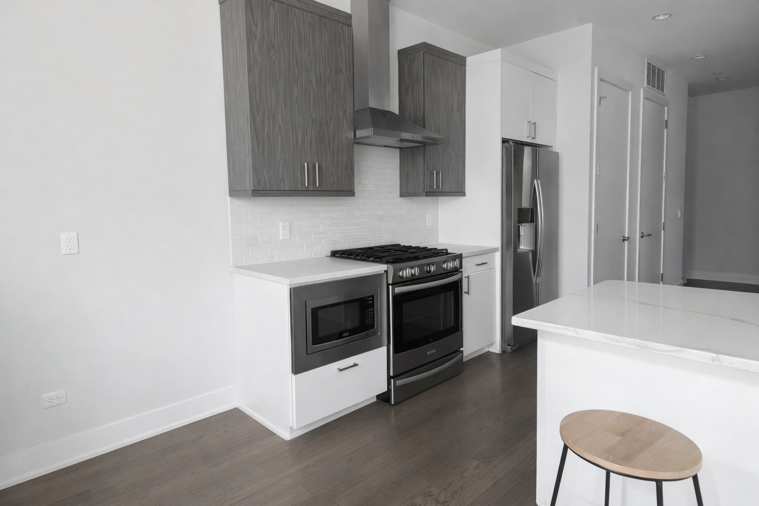 2217 W Madison Street 214