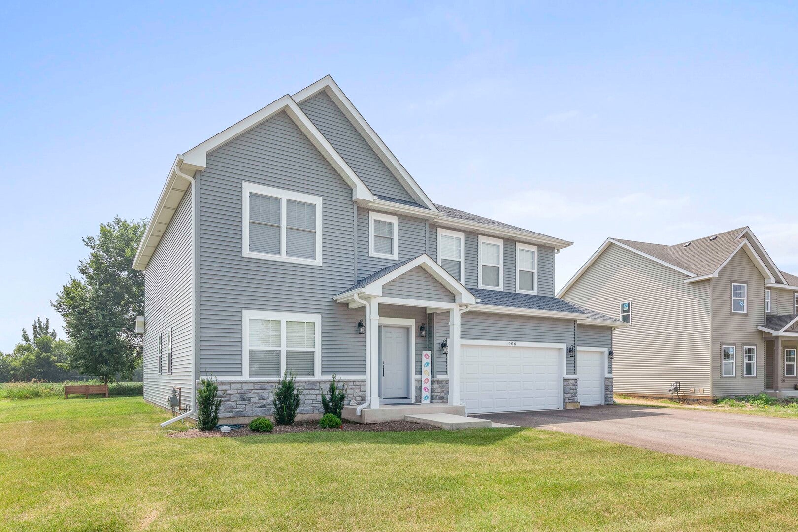 906 Hayden Drive
