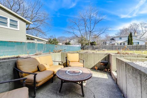 Tiny photo for 1107 N Greenfield Lane, Mount Prospect, IL 60056 (MLS # 12582739)