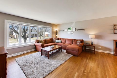 Tiny photo for 1107 N Greenfield Lane, Mount Prospect, IL 60056 (MLS # 12582739)