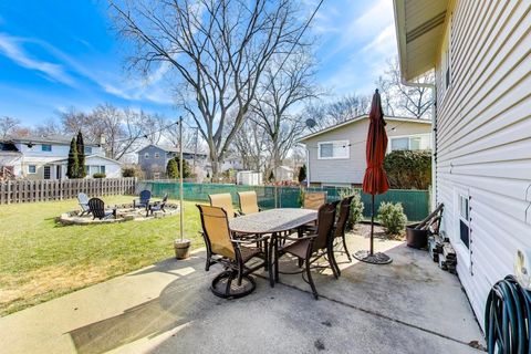 Tiny photo for 1107 N Greenfield Lane, Mount Prospect, IL 60056 (MLS # 12582739)