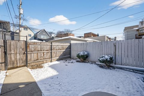 Tiny photo for 1926 W Oakdale Avenue N, Chicago, IL 60657 (MLS # 12600756)