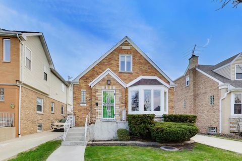 Photo of 5011 N MOBILE Avenue, Chicago, IL 60630 (MLS # 12583927)