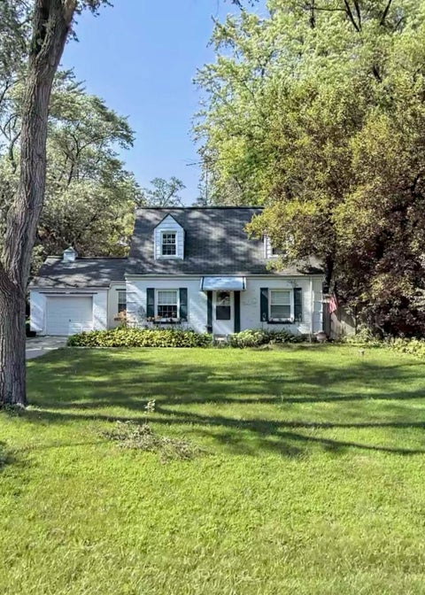 Photo of 302 E Clarendon Street, Prospect Heights, IL 60070 (MLS # 12727627)