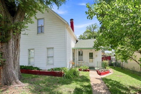 Photo of 621 Oak Street, Davenport, IA 52802 (MLS # 12715923)