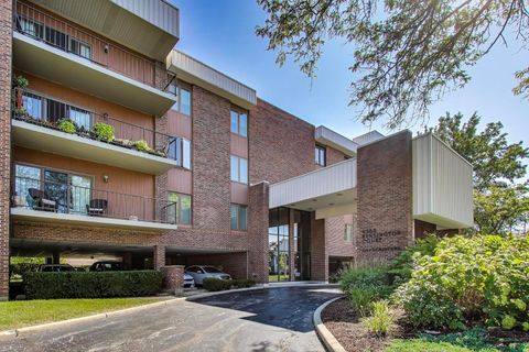 Photo of 6565 MAIN Street #401, Downers Grove, IL 60516 (MLS # 12464278)