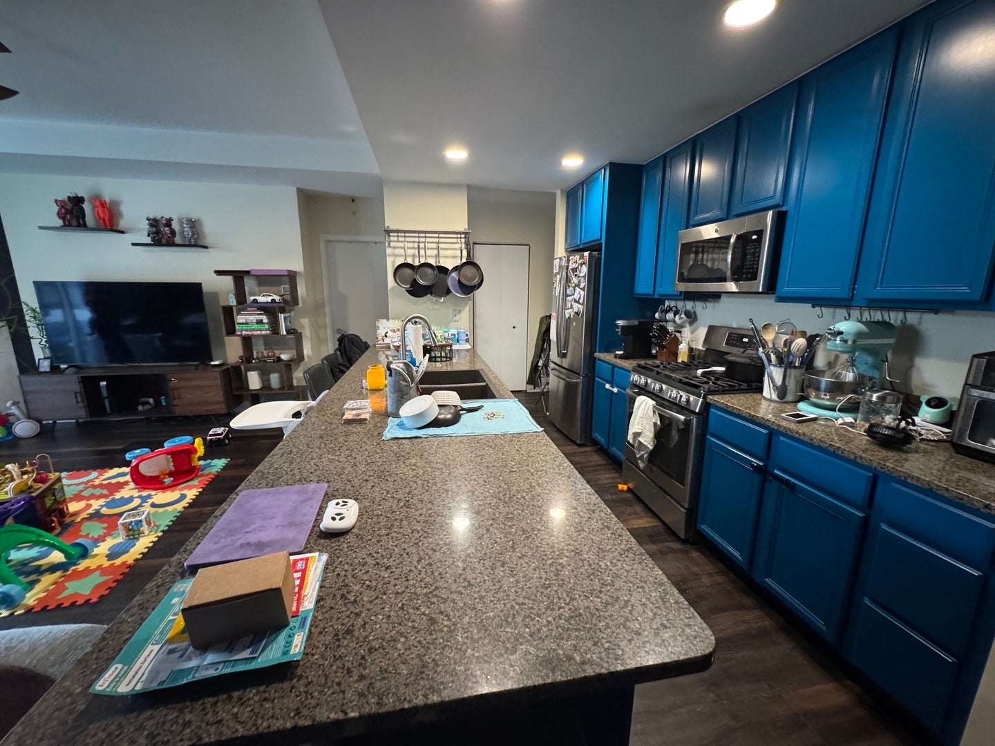 2307 W WOLFRAM Street 214