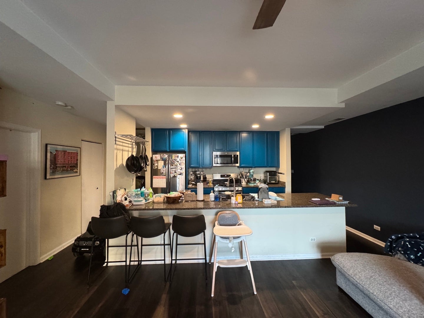 2307 W WOLFRAM Street 214