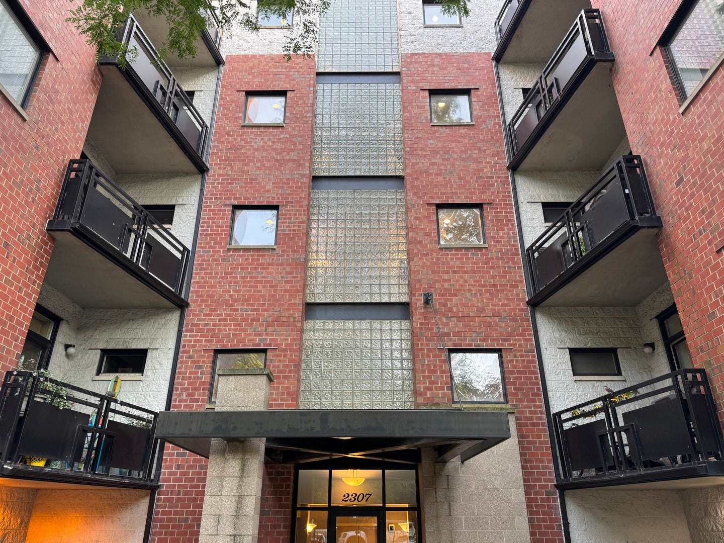 2307 W WOLFRAM Street 214