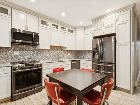 Tiny photo for 1040 W Balmoral Avenue #4B, Chicago, IL 60640 (MLS # 12554988)