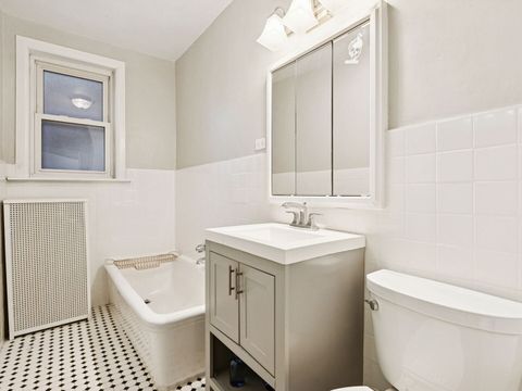 Tiny photo for 1040 W Balmoral Avenue #4B, Chicago, IL 60640 (MLS # 12554988)