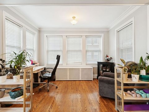 Tiny photo for 1040 W Balmoral Avenue #4B, Chicago, IL 60640 (MLS # 12554988)