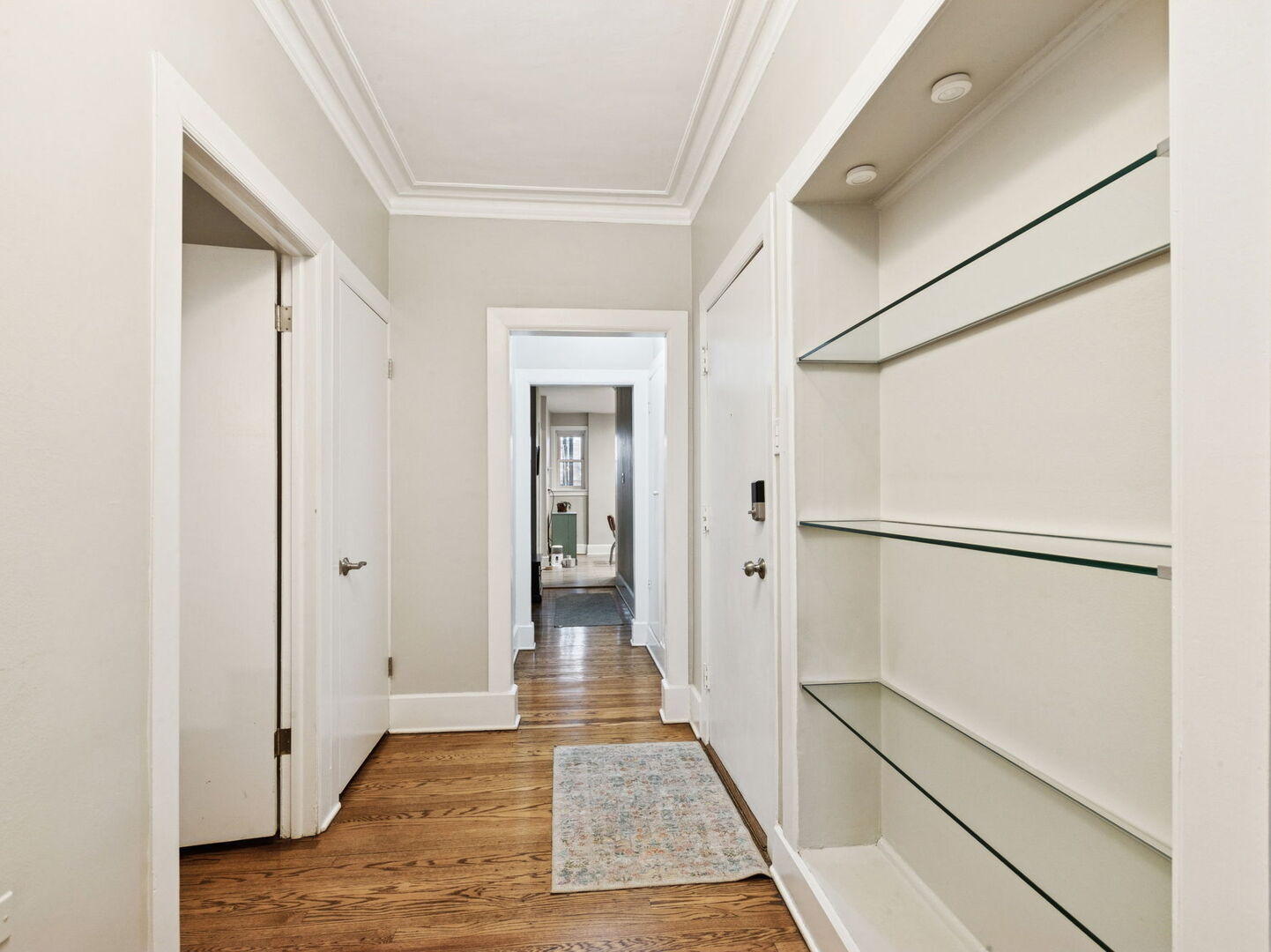 1040 W Balmoral Avenue 4B